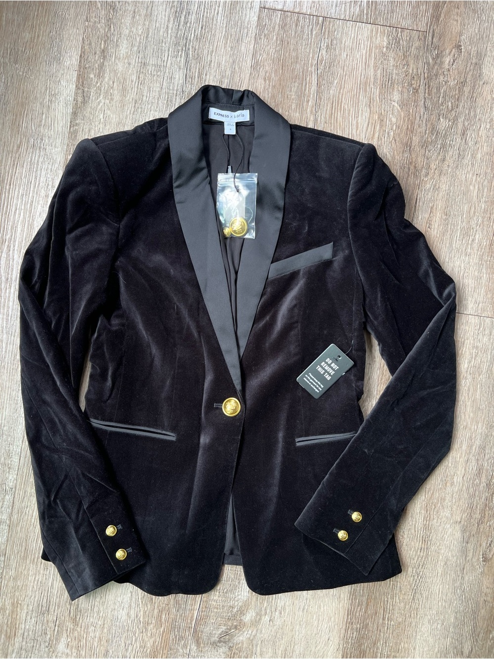Express X Karla Women’s Black Velvet Tuxedo Blazer Gold Accents NWT Size 0